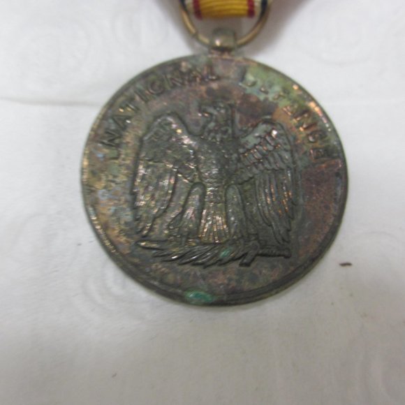 MEDAL AND RIBBON UNITED STATES NATIONAL DEFENSE  VINTAGE - Picture 2 of 6